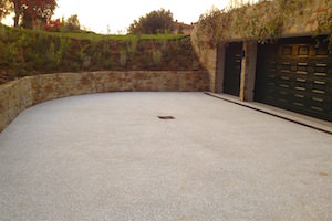 Pavimentazione esterna con finitura ghiaia lavata